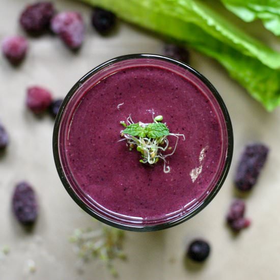 Raw Sprouted Berry Smoothie