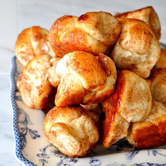 Easy Cinnamon Knots