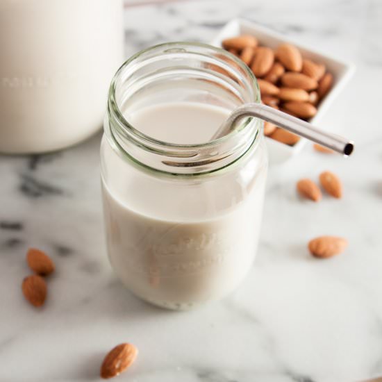 Homemade Vanilla Almond Milk