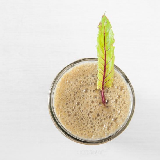 Green Smoothie with Beetroot Leaves