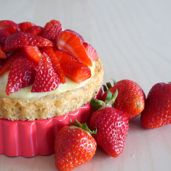Strawberry Tartlet with Almonds