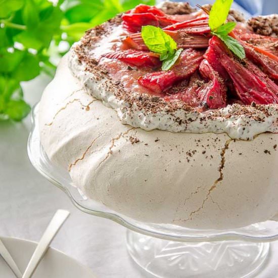 Rhubarb Pavlova
