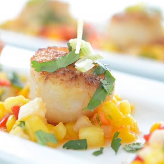 Sea Scallops w/ Mango Salsa