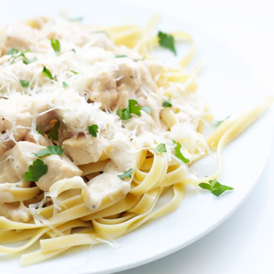 Skinny Chicken Fettuccine Alfredo