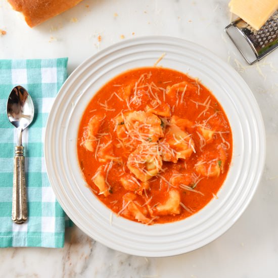 Creamy Tomato Basil Tortellini Soup