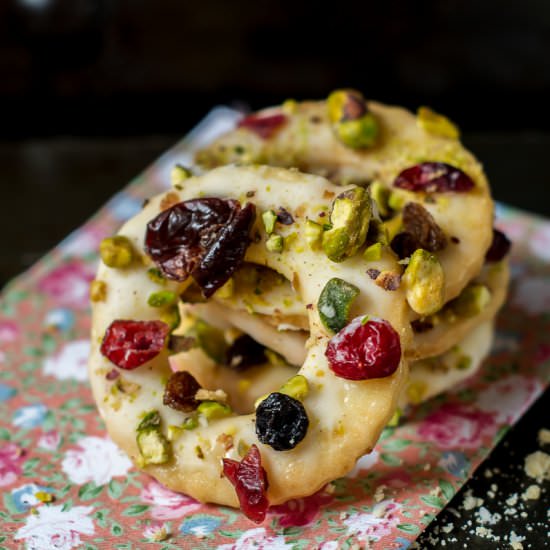Cookies with pistachios & cranberry
