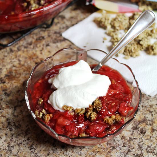 Strawberry-Rhubarb Granola Crumble