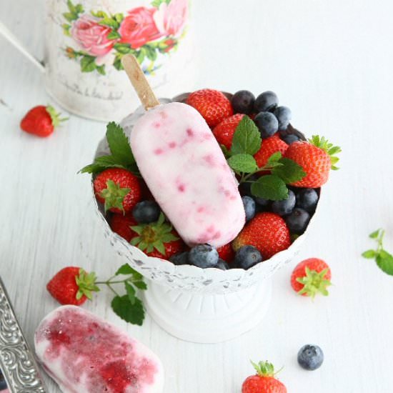 Quark Cheese Berry Popsicles