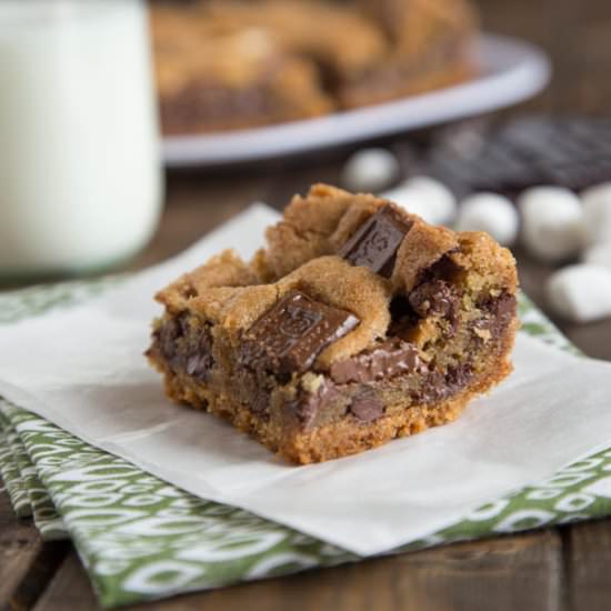 S’mores Cookie Bars