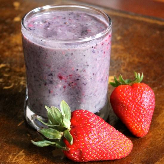 Banana Berry Kale Protein Smoothie