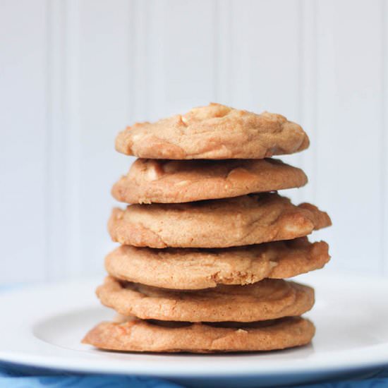 White Chocolate Macadamia Nut Cookie