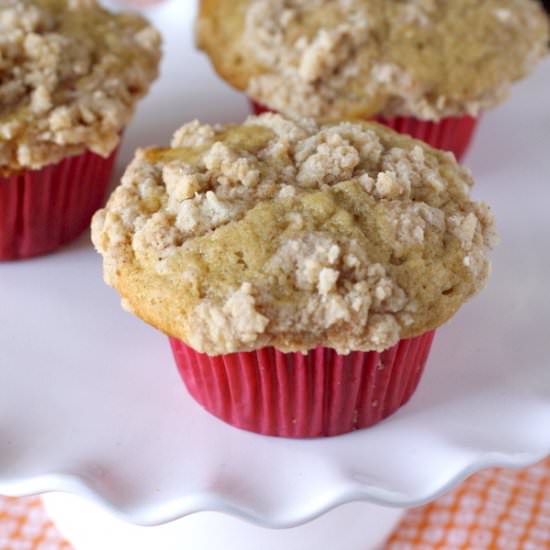 Cinnamon Crumb Banana Muffins