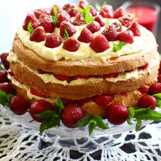 Moist Strawberry Cake
