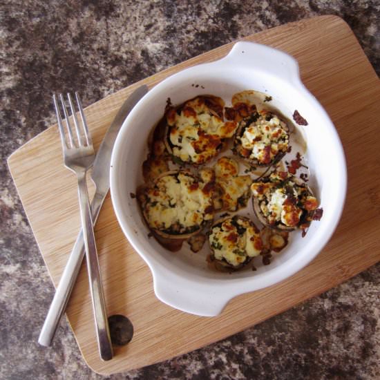 Mushrooms stuffed with feta