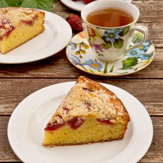 Yogurt and Strawberry Cake