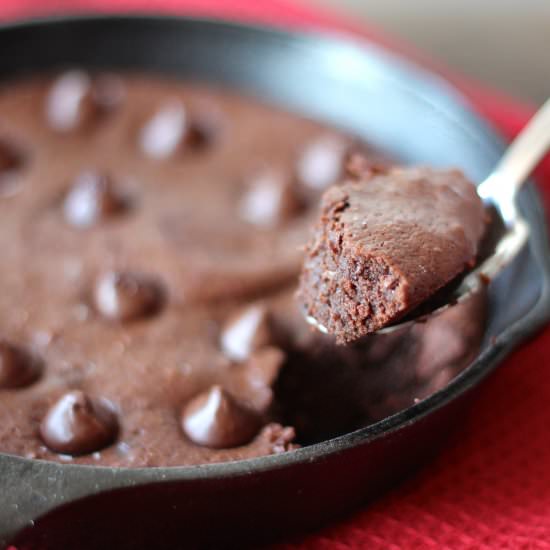Paleo Fudgy Skillet Chocolate Cake