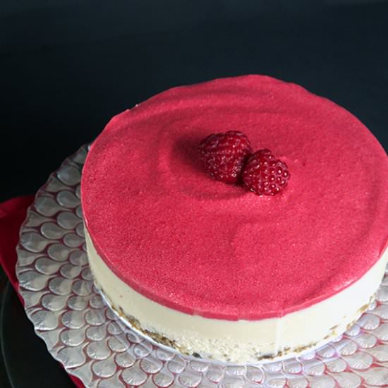 White Chocolate and Raspberry Cake