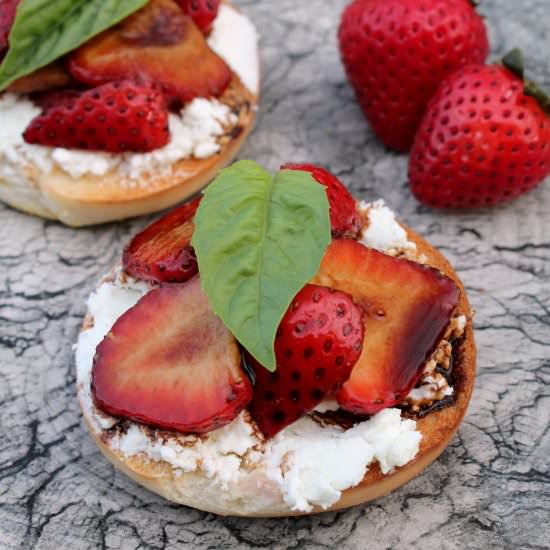 Balsamic-Strawberry Bagel