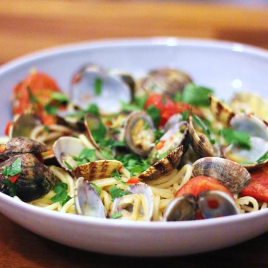 Spaghetti alle vongole (clams)