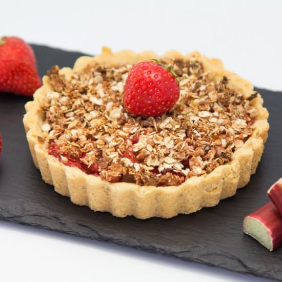 Rhubarb Strawberry Crumb Pie