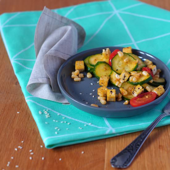 Zucchini with tofu and white corn