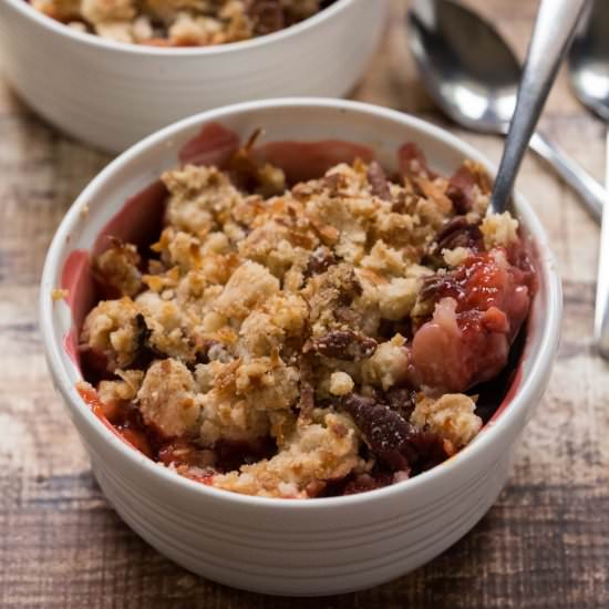 Strawberry Rhubarb Coconut Crumble