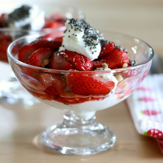 Roasted Strawberry Yogurt Parfaits