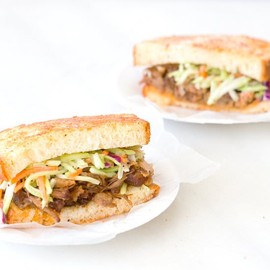 Slow Cooker Pulled Pork Sandwiches