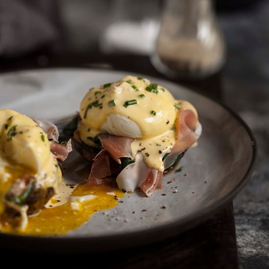 Eggs benedict