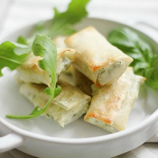 Sigari con rucola e formaggio