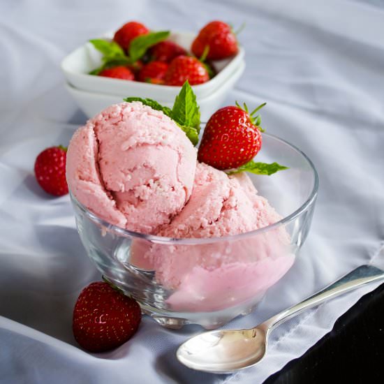 Fresh Strawberry Ice Cream