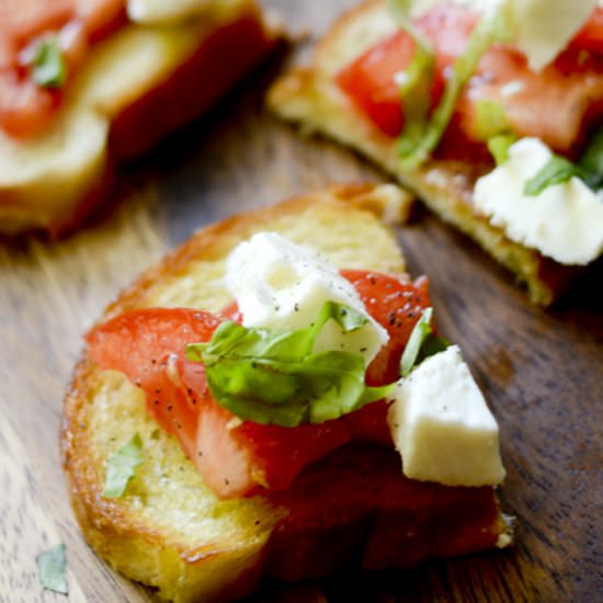 Caprese Crostini