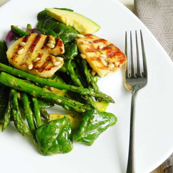 Grilled asparagus and haloumi salad