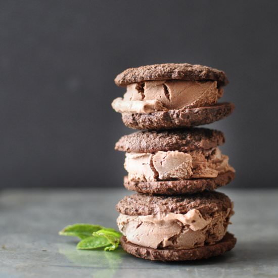Frozen Mint Chocolate Whoopie Pies