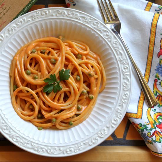 Bucatini with Pepper Cream Sauce