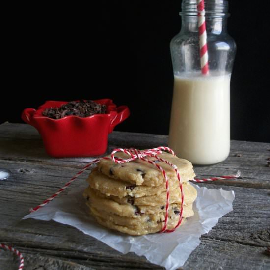 The Best Raw Chocolate Chip Cookies