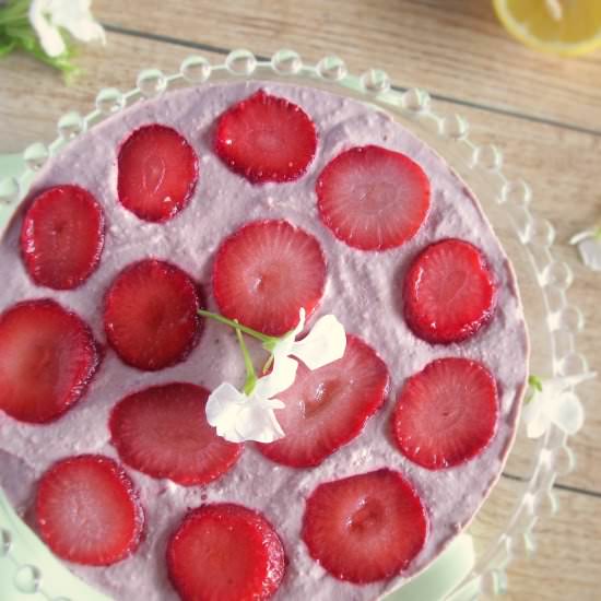 Raw Strawberry Cream Pie