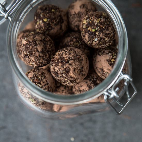 Raw Cacao Fig And Nut Powerballs