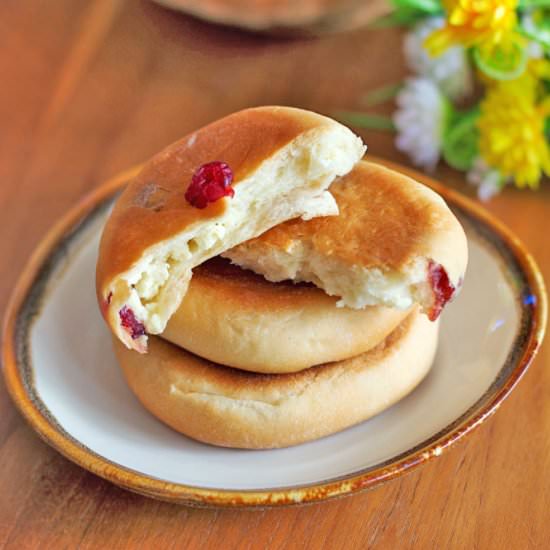 Cranberry Cream Cheese Flat Bun