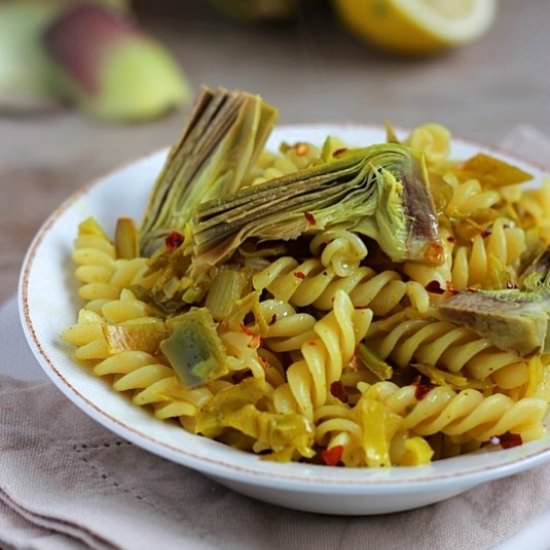 Pasta with artichokes and curry