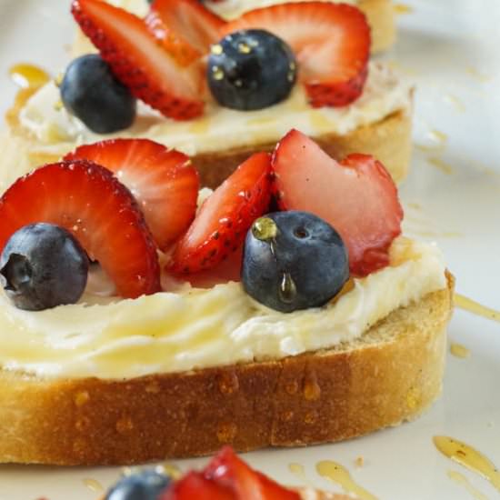 Berry and Mascarpone Crostini