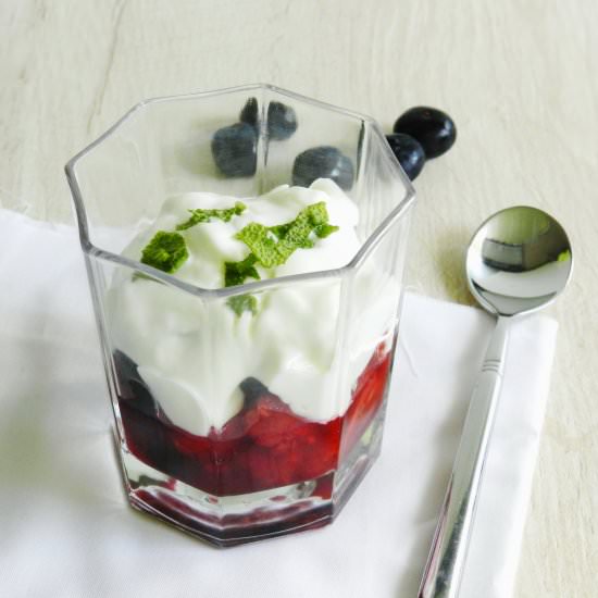 Berries with goat cheese cream