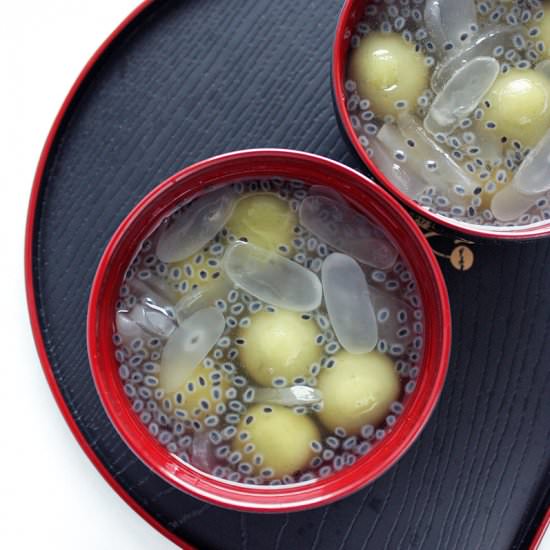 Pandan rice balls in ginger syrup