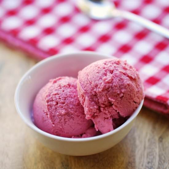 Raspberry Frozen Yogurt