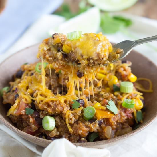 Slow Cooker Cheesy Enchilada Qunioa