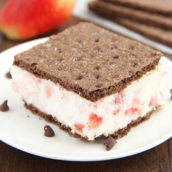 Berry Cheesecake Froyo Sandwiches