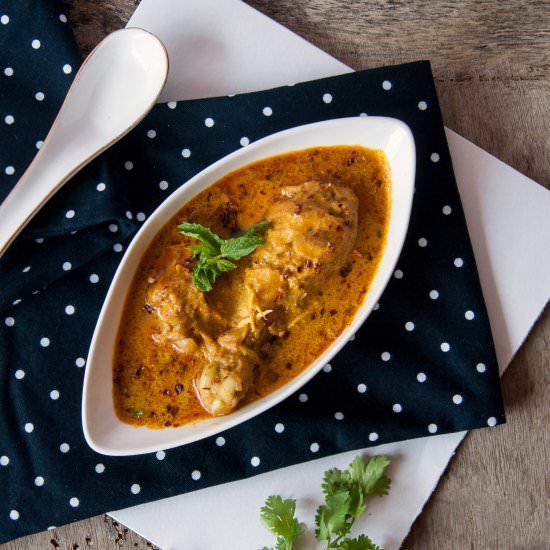 Chicken in Creamy Yogurt Sauce