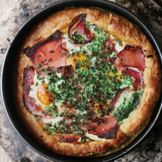 Greens, Eggs and Ham Breakfast Pie