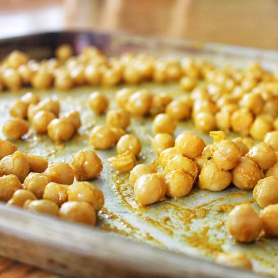 Turmeric Roasted Crunchy Chickpeas