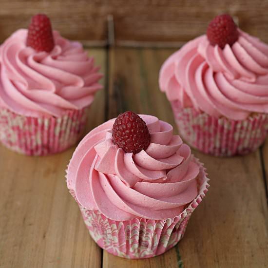 Lemon and raspberry cupcakes